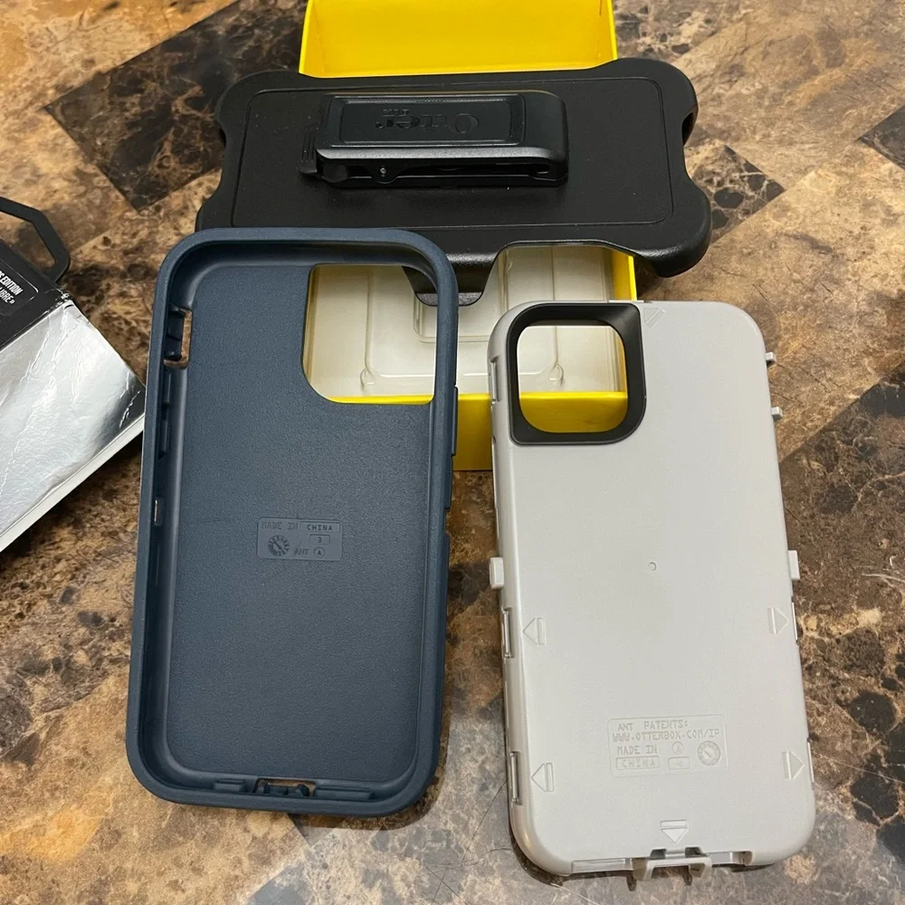 Otterbox defender iphone 2019 small, opened to try fit